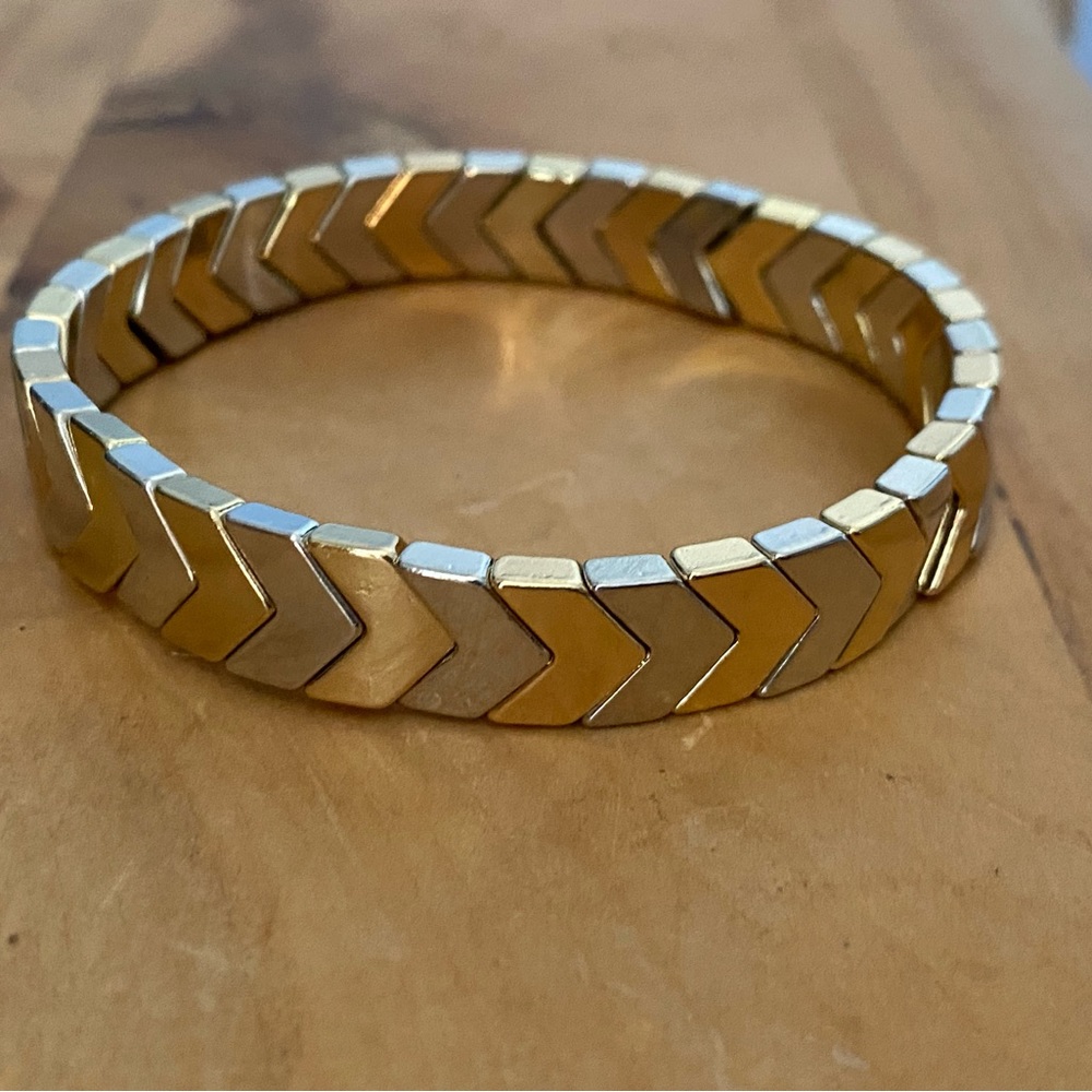 Silver/gold chevron stretch bracelet.